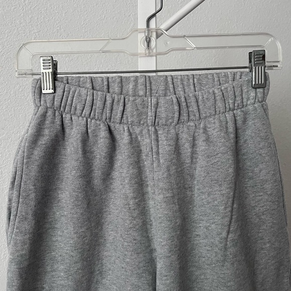 Brandy Melville, John galt Rosa sweatpants, light gray - Picture 3 of 7